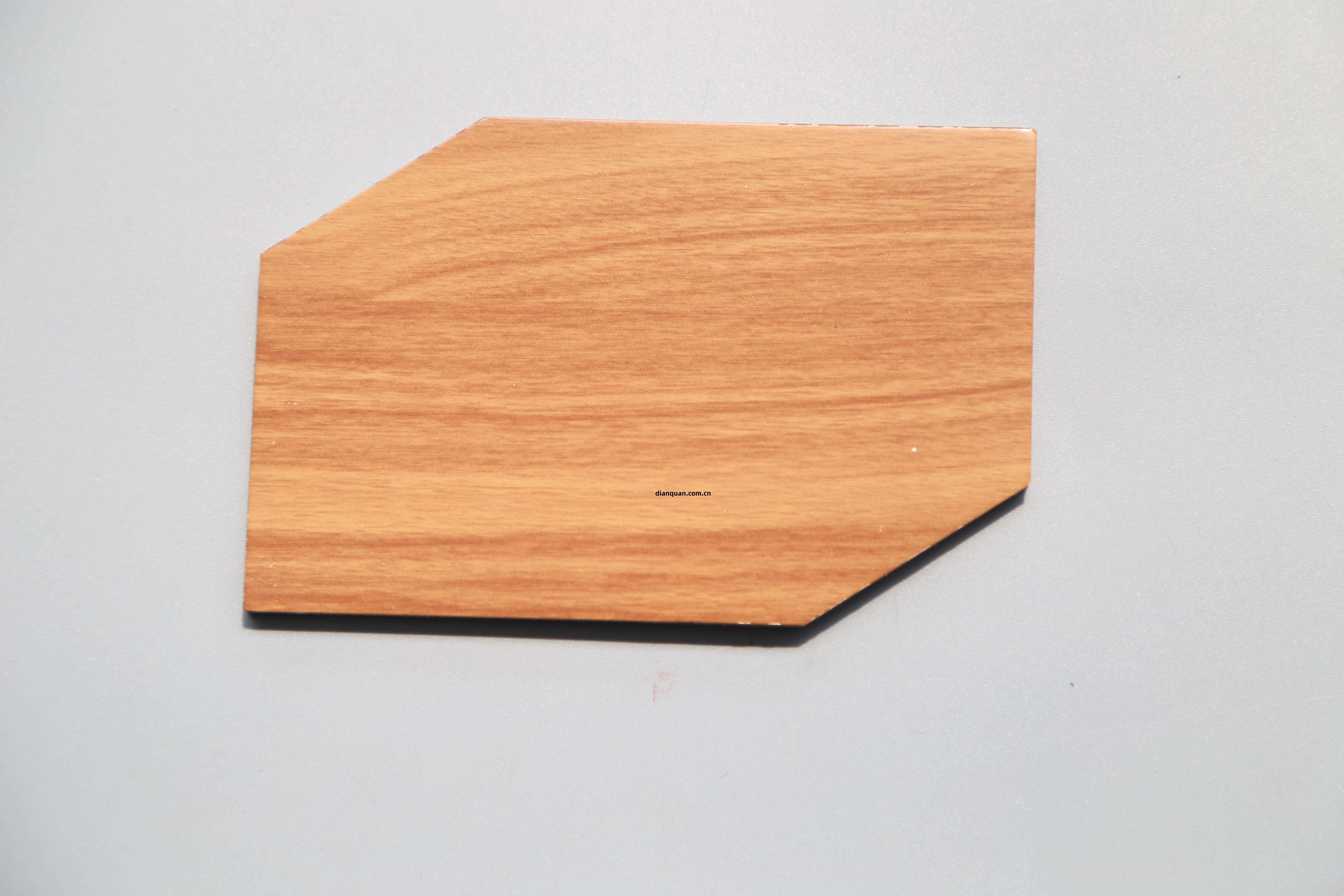 鋁塑板(ban)為何(he)會出現塑板(ban)的(de)變(bian)色